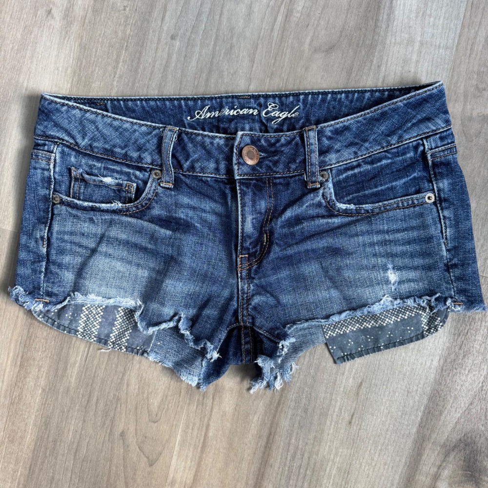 American Eagle Distressed Denim Shorts Y2K Low Rise Cutoff Medium Wash Size 4